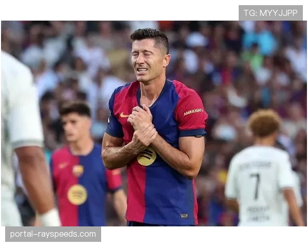 镜头聚焦:莱万多夫斯基打入西甲生涯第100球后的平静庆祝